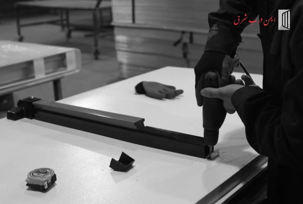 نصب دستگیره آنتی پنیک